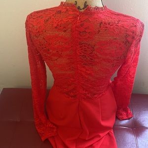 Red long-sleeved miniskirt dress with lace fabric size L brand Haute Monde